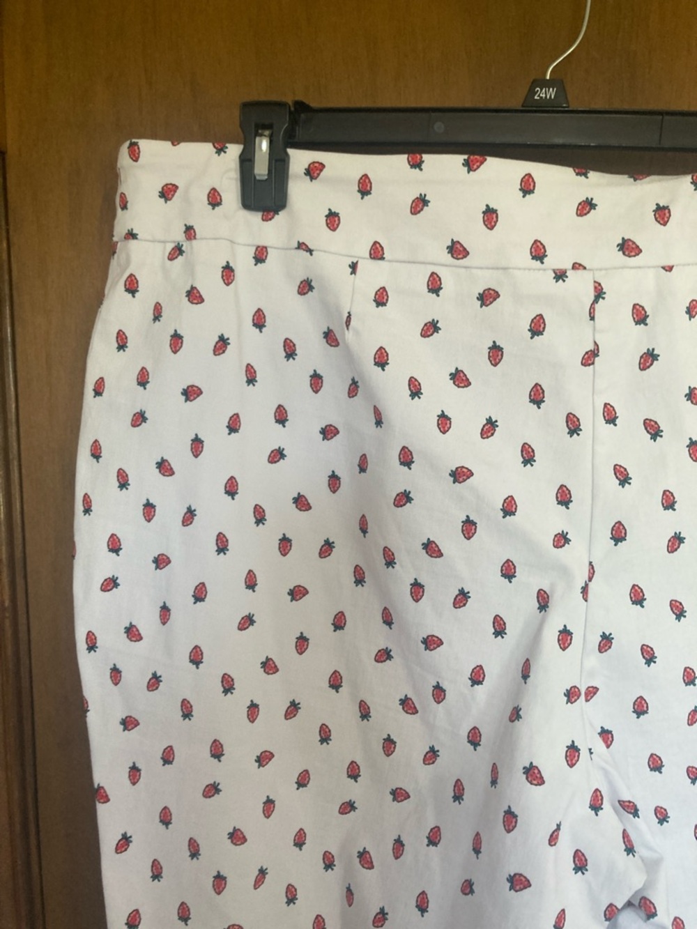 Zac & Rachel Pull on short White with strawberry print short casual summer 24W - Picture 11 of 17